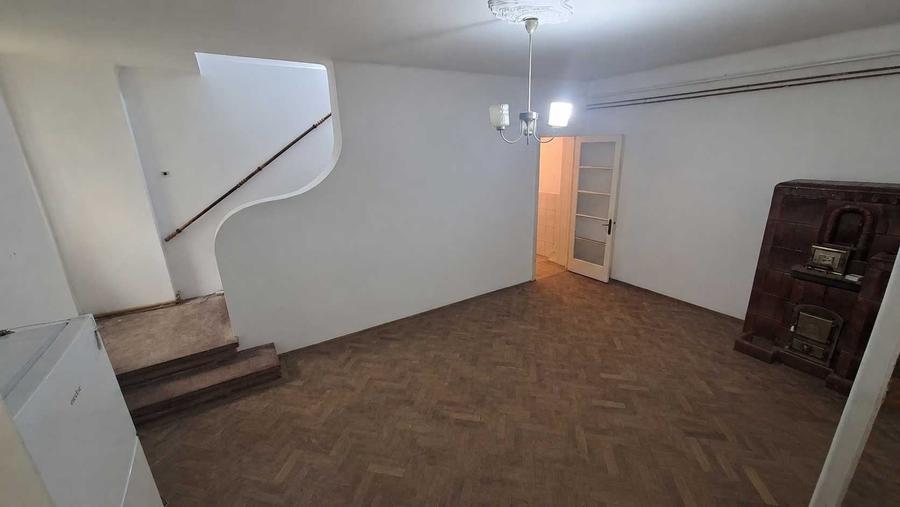 Casă cu 4 camere în Cotroceni