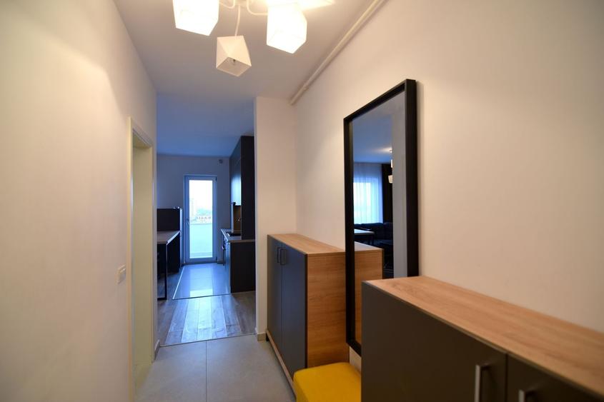 Apartament cu 3 camere semidecomandat, mobilat în Aradului