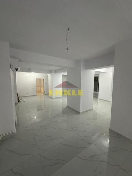 Spațiu comercial, de 100 mp, în Ultracentral