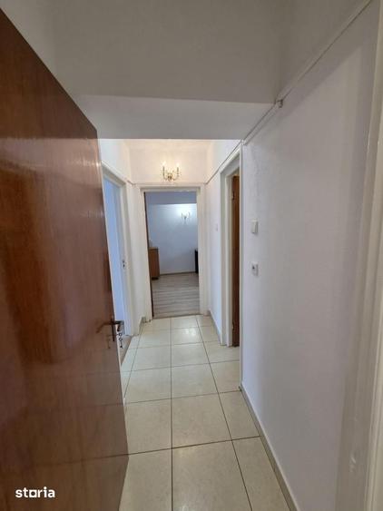 Apartament cu 3 camere în Decebal