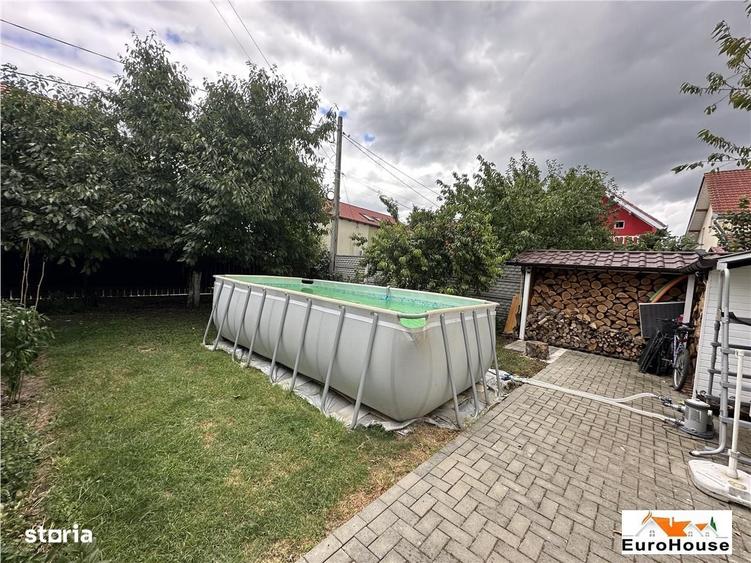 Casă cu 4 camere în Partoș