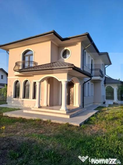 Casă cu 5 camere cu Teren 1040 Mp în Central