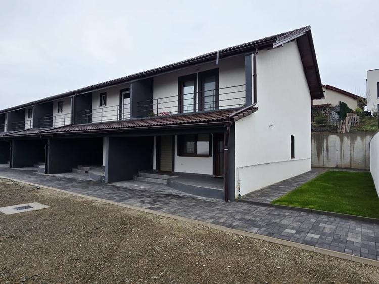 Apartament cu 3 camere decomandat în Cetate