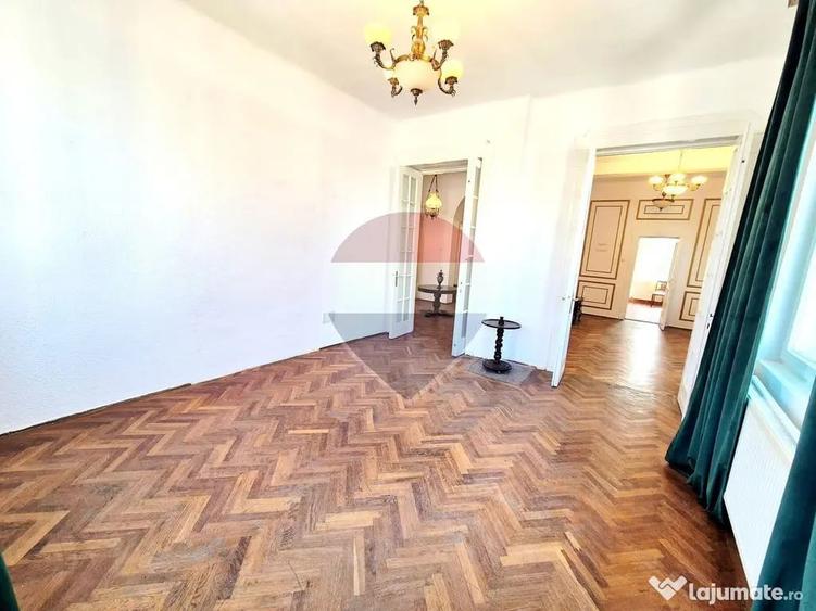 Apartament cu 4 camere decomandat în Tineretului