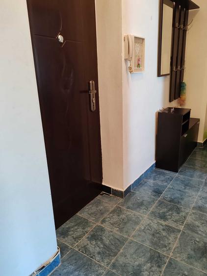 Garsonieră decomandată în Sud
