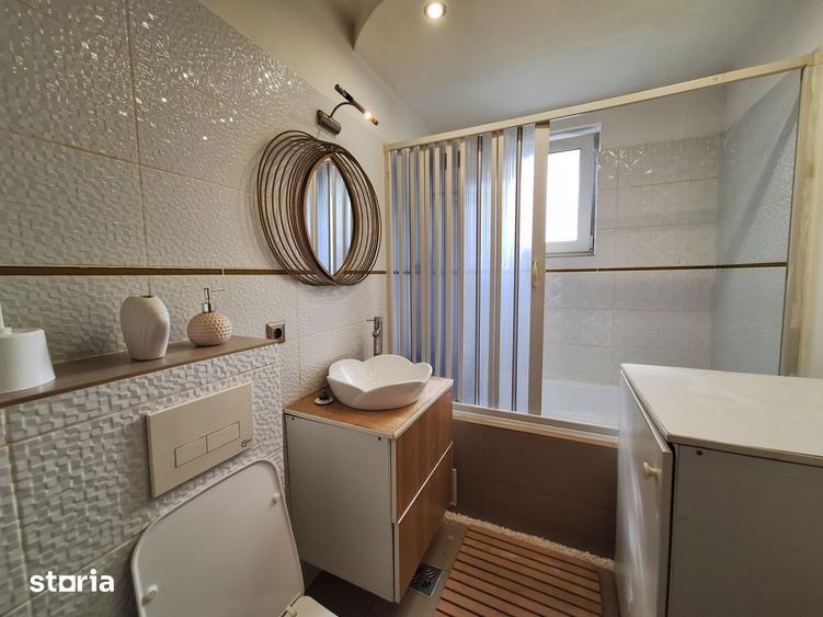Apartament cu 3 camere semidecomandat, mobilat în Florești