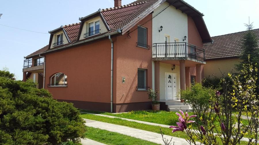 Sanandrei central casa vila 2-3 familii 280 mp-600 mp teren - 1