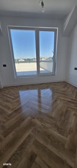 Apartament cu 3 camere în Tractorul