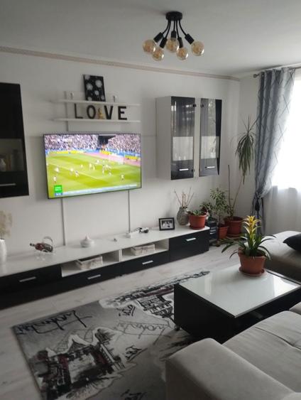 Apartament decomandat de patru camere ,etajul trei - 1