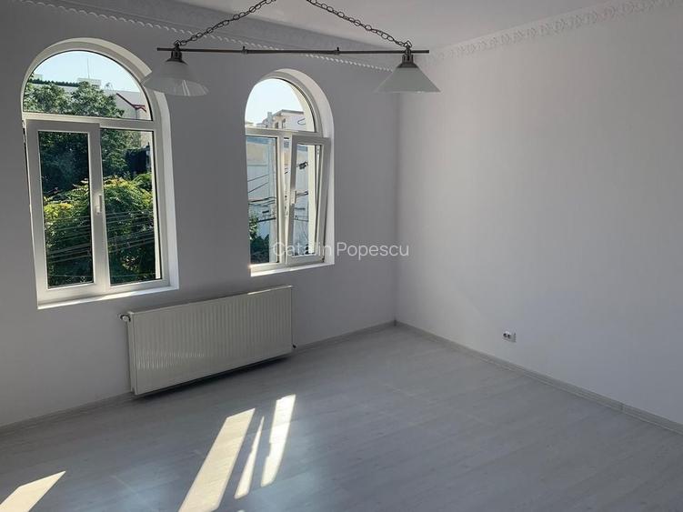 Casa cu destinatie comerciala 335 mp