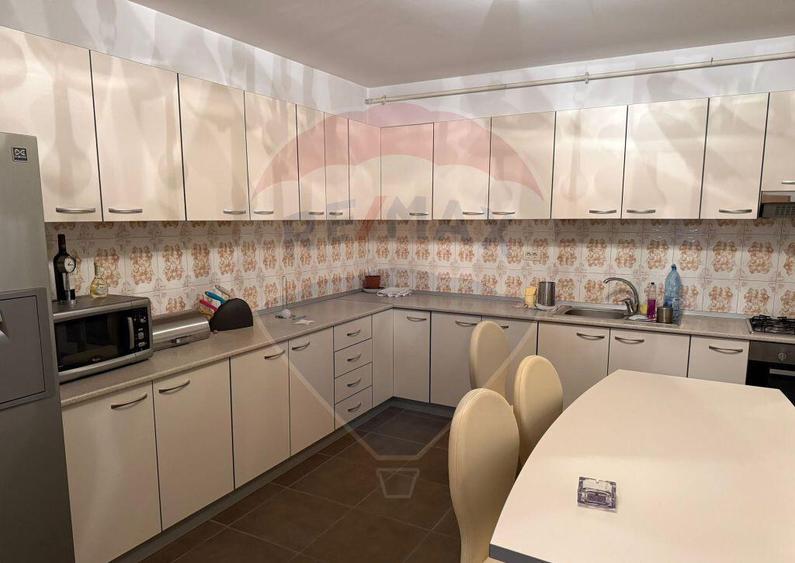 VANZARE Apartament cu 3 camere in zona Voluntari - 1