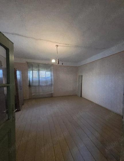 Casă cu 3 camere cu Teren 1470 Mp în Central