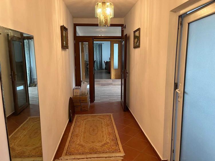 Vand Casa parter + mansarda 280 mp, teren 2300mp Valter Maracieanu - 2