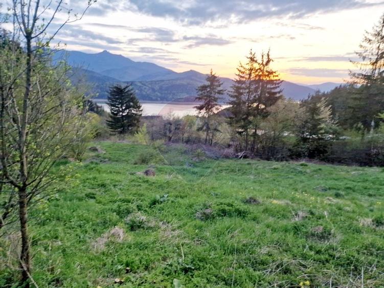 Teren cu vedere la Muntele Ceahlau - 5