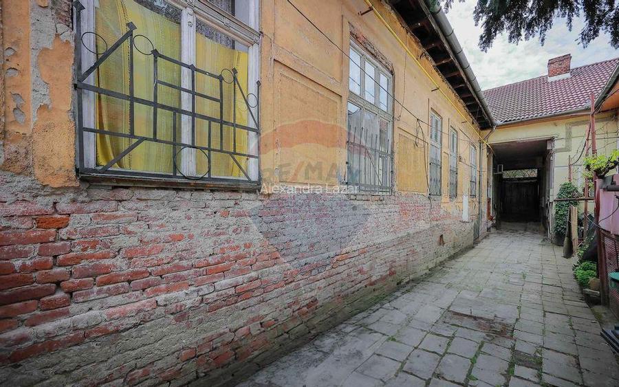 Casa de Vanzare cu 4 camere, Ultracentral - Cuza Voda