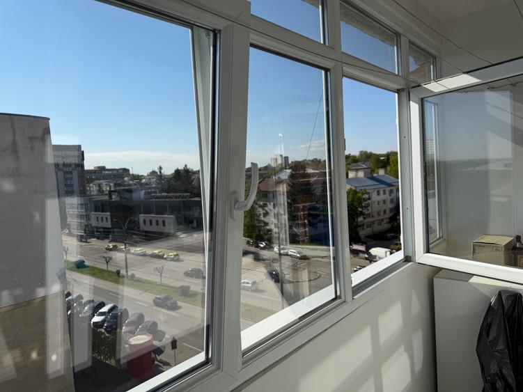 Apartament cu 3 camere decomandat în Exterior Vest