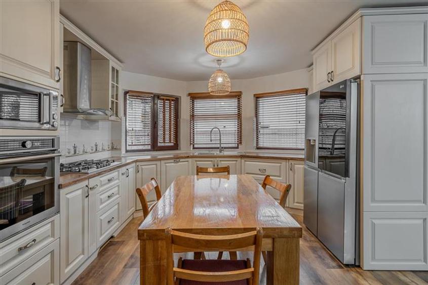 PROGRESUL GIURGIULUI,VILA INDIVIDUALA,5 CAMERE,221 MP,TEREN 379 MP - 5