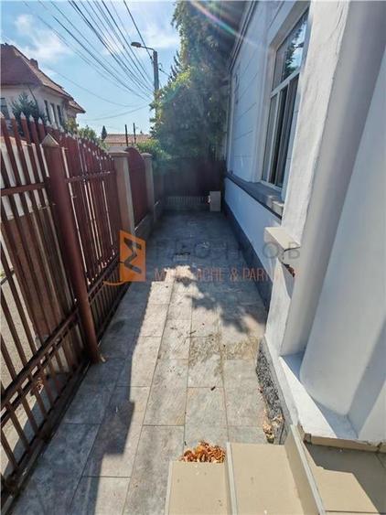 Spatiu comercial si curte privata zona 23 August - 8