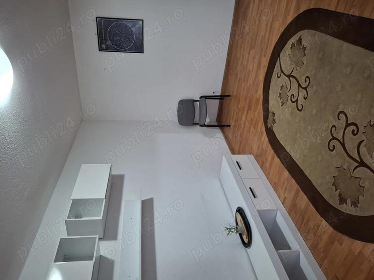 Particular inchiriez - 3