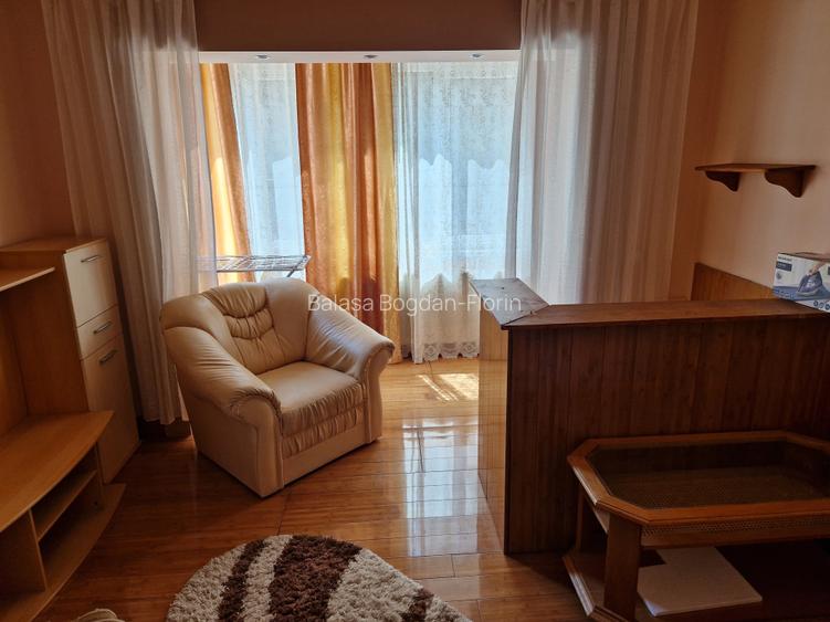 Apartament 2 camere decomandat piața Tractorul Apartament 2 camere decomandat piața Tractorul