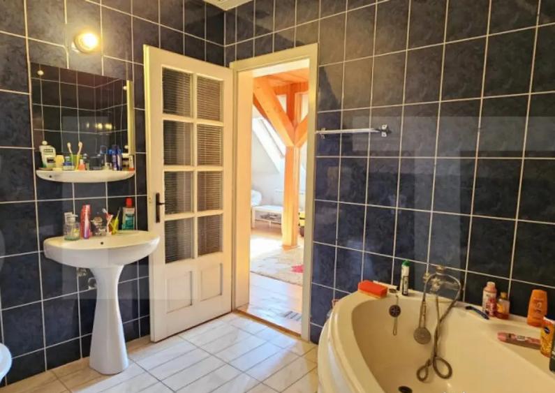 Casa, de vanzare, cu 6 camere, 300 mp, zona semicentrala - 18