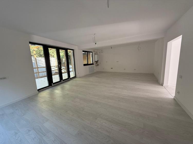 Metrou,Eroii  Revolutiei  PADESUL Vila 2024 ,Finisaje lux ,BINE CONSTRUITA 6 cam - 9