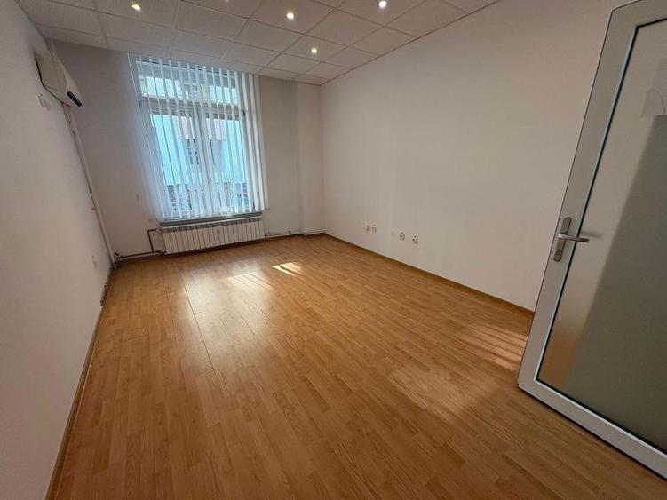 Inchiriez doua spatii comerciale pretabile pentru birouri in Severin - 2