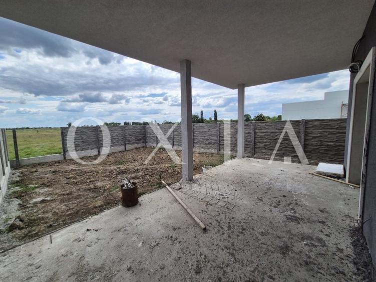 AX1046 Giroc, Zona Esso, 1/2 Duplex Cu 5 Camere - 11