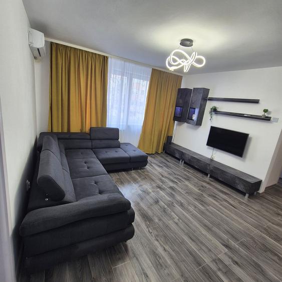 Vand/inchiriez in regim hotelier apartament 3 camere renovat recent - 1