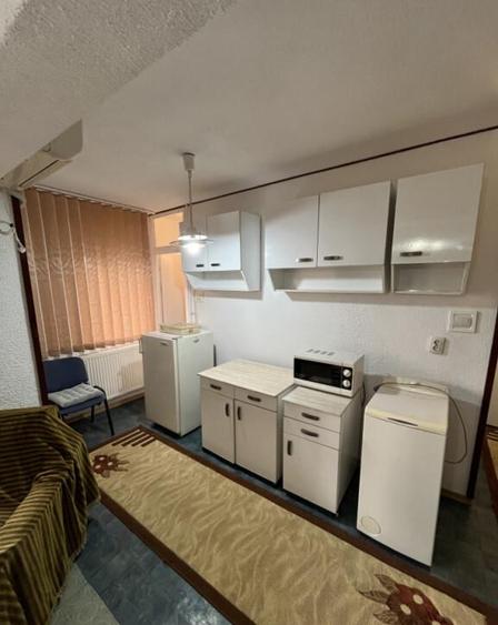 Garsoniera de inchiriat, 40 mp zona Lupeni - 1