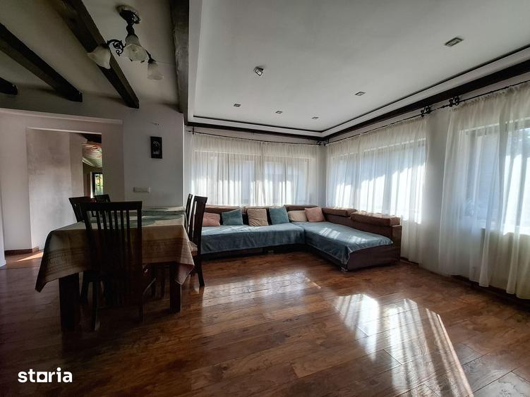 Casă cu 10 camere cu Teren 1850 Mp în Sucevița