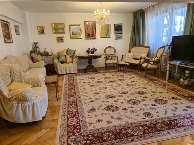 Vanzare Apartament cu 4 Camere Decomandat | 115 MP - Decebal - P-ta Muncii - 1