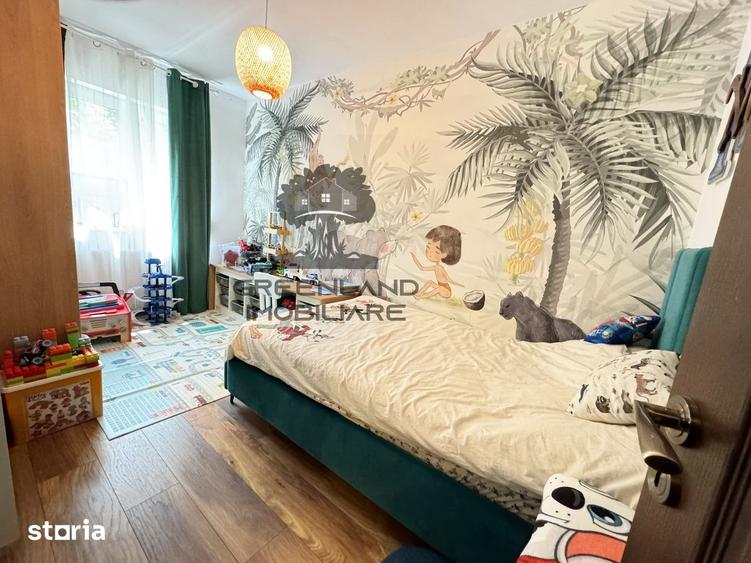 Apartament cu 3 camere semidecomandat în Podu Roș