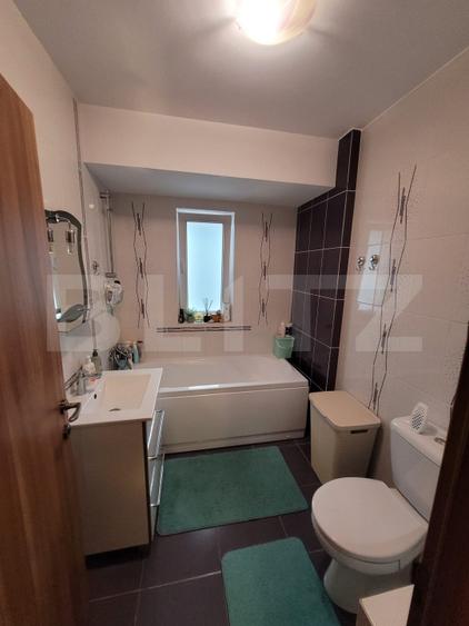 Apartament de vanzare, cu 3 camere, 66 mp, zona Pacurari - 9