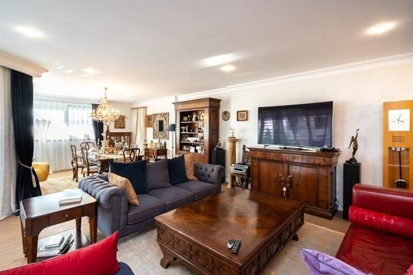 DISPONIBIL IMEDIAT 7 CAMERE, 6 GARAJE -COMPLEX CORTINA RESIDENCE! - 2