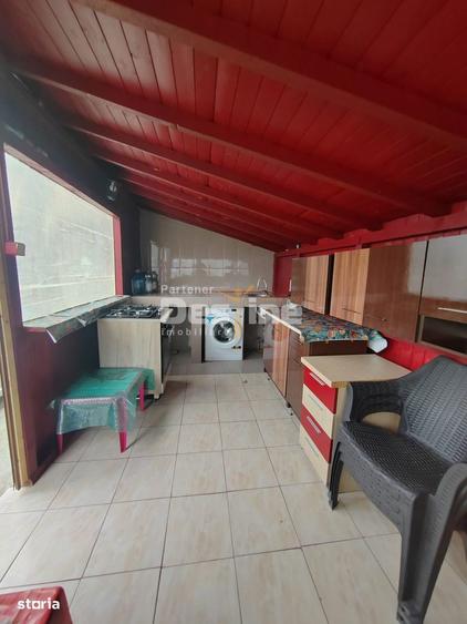 Imobil cu 2 constructii, anexe si 670 mp teren, utilitati racordate, B - 16