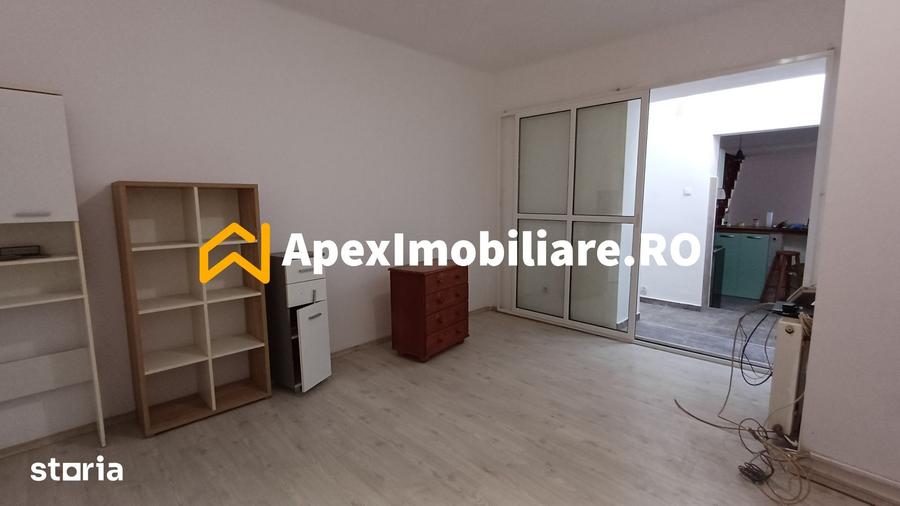 Casă cu 4 camere cu Teren 250 Mp în Domenii