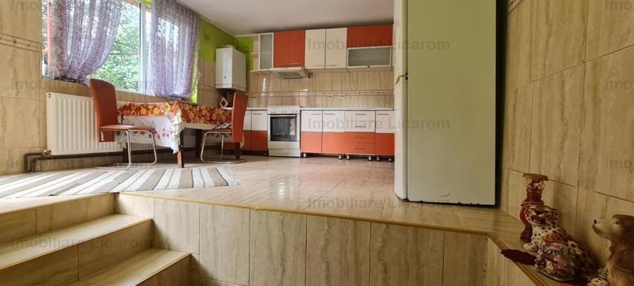 Casa individuala cu 2 apartamente, 6 camere,teren 403 mp,ASTRA. - 2