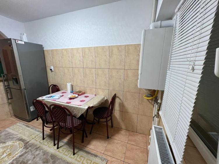 Inchiriez apartament 3 camere  - 8