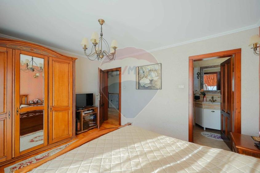 De vânzare vilă cu 7 camere, drum privat, în zona de Dealuri - 26