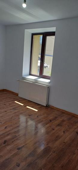 Apartament cu 3 camere decomandat în Vatra Dornei