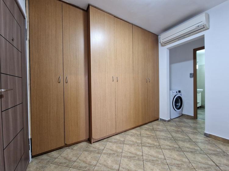 Apartament cu 2 camere decomandat în Girocului