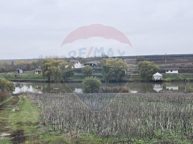 DE VANZARE LAC Pescuit sportiv 6,7ha + TEREN 6,3ha - 8