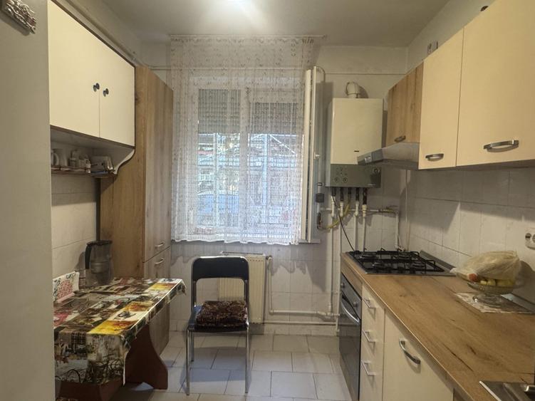 2 cam, 45 mp, bloc caramida, parter, ultracentral - str. Pacii - 5