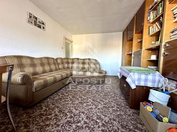 Apartament 2 camere, decomandat, zona Soarelui - 1