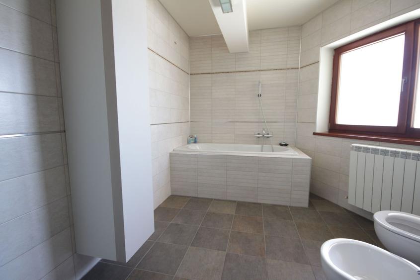 O casa deosebita cu Piscina - 21