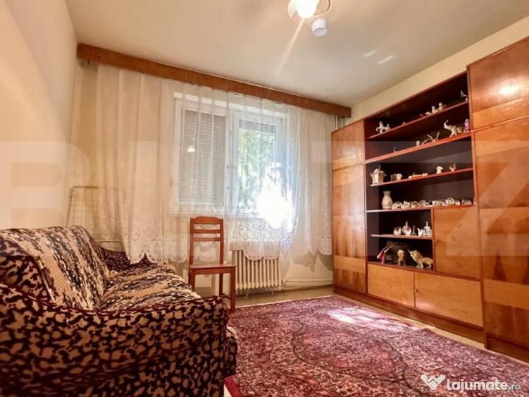 Apartament de vanzare, decomandat cu 3 camere, zona Dacia - 4