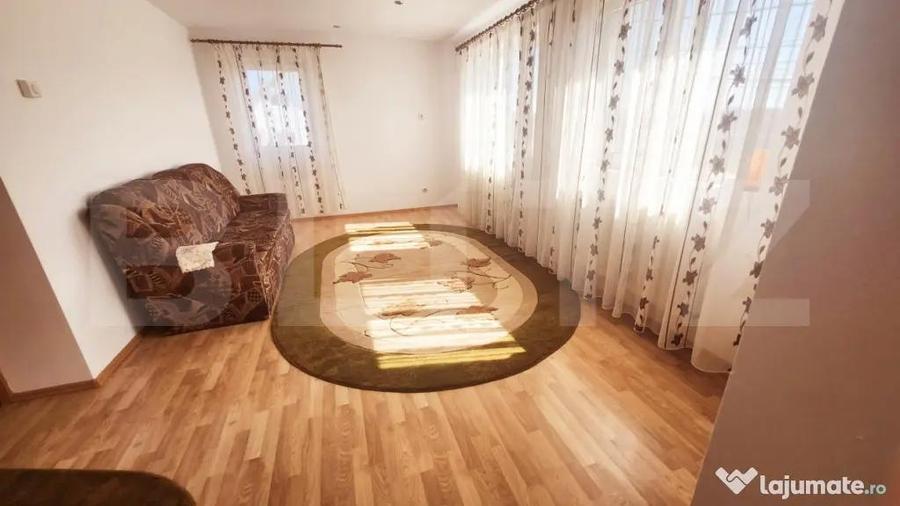 Apartament cu 3 camere decomandat în Micești