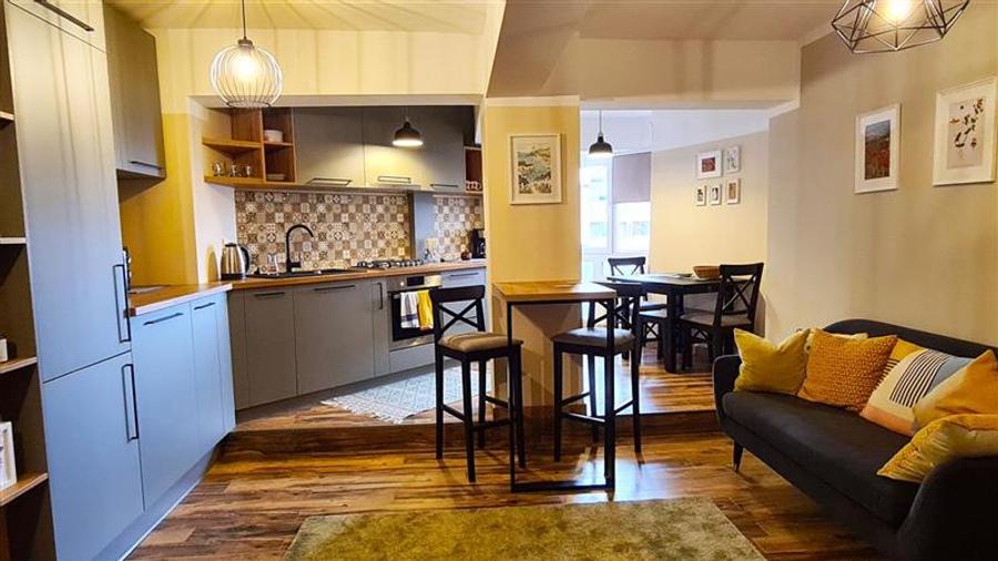 Apartament renovat 3 camere 62mp,Piata Cipariu - 10