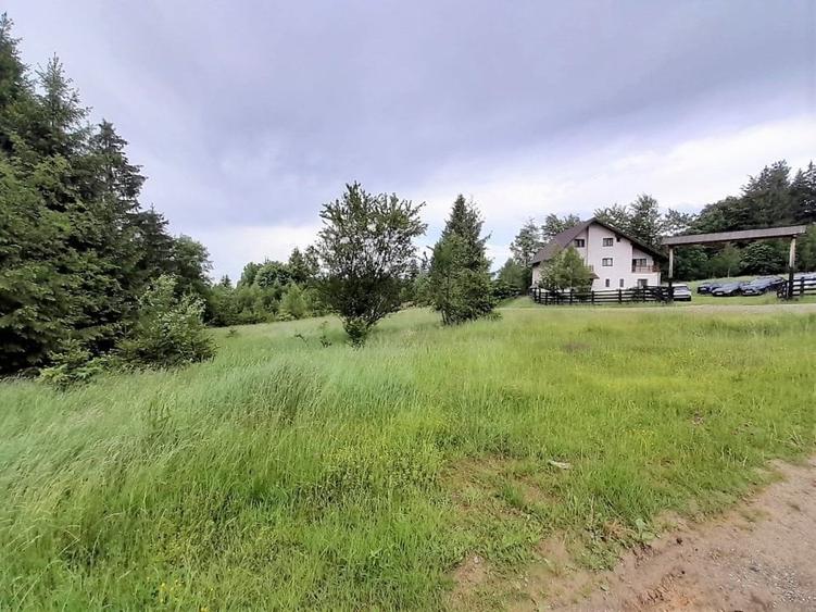 Vanzare teren intravilan Bran, 997 mp, D: 21.93 m, comision 0% - 1